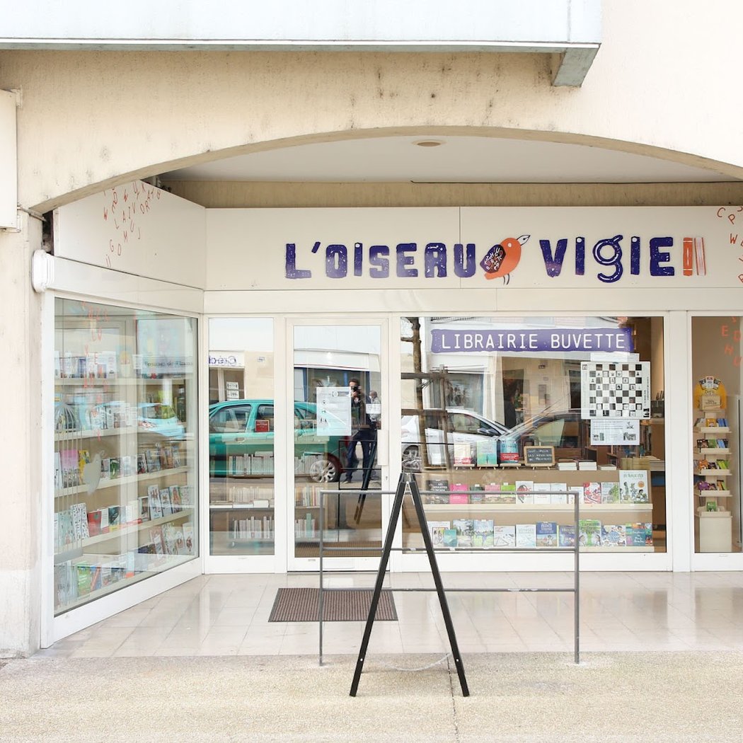 L Oiseau Vigie librairie buvette 3