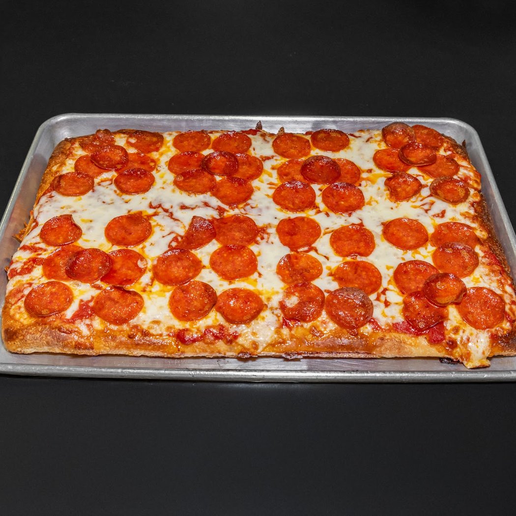 Phil & Sons on Main Italian restaurant and pizzeria 1