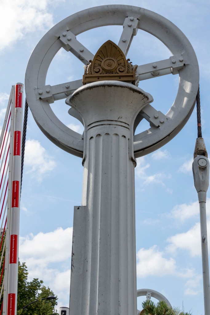 Pont levant de la rue de Crimée 1