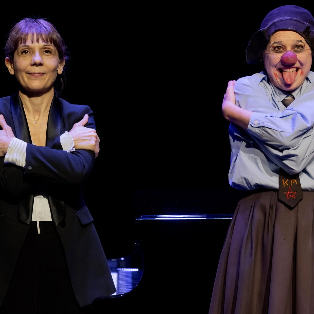 Emma the Clown Dares to Perform Anne Sylvestre 1