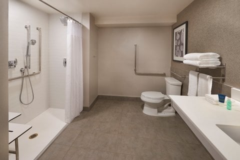 Four Points by Sheraton Vaughan 3
