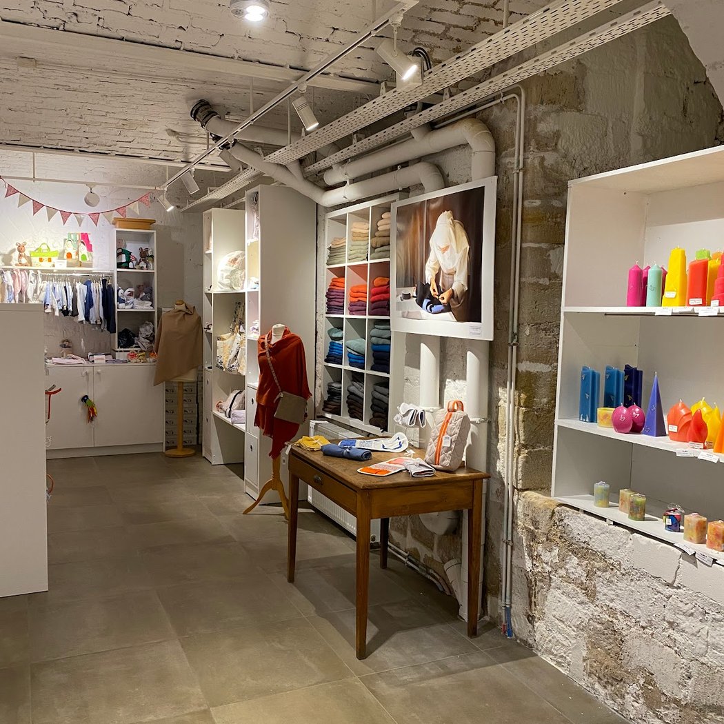 L'Artisanat Monastique de Paris Nous sommes heureux de vous accueillir du mardi au samedi de 11h30 à 19h 3