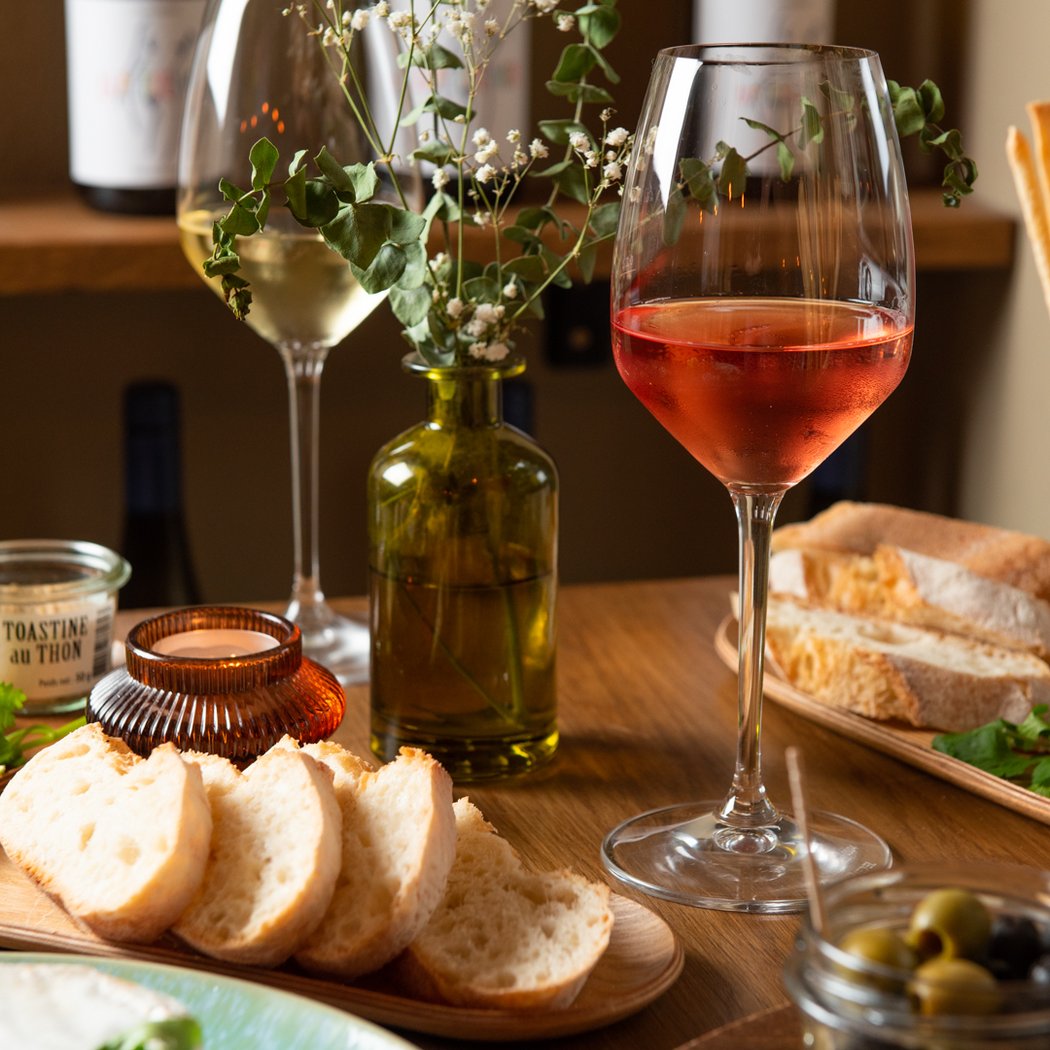 KEINE TERMINE. LEICHT DIZZY. Sarti Spritz 5.50 / Dizzy Signature Wein 19.00 / Espresso Martini 9.00