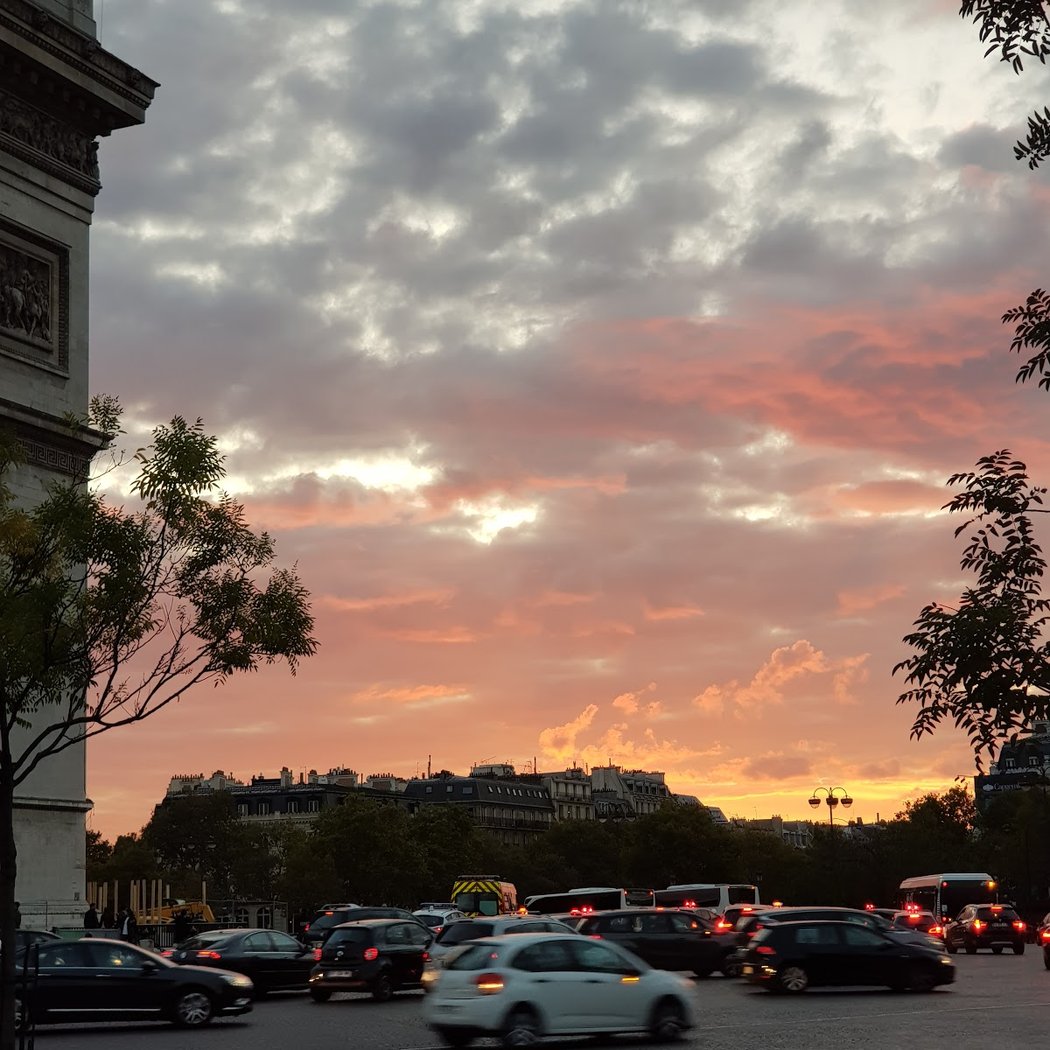 Champs-Élysées Stroll 2