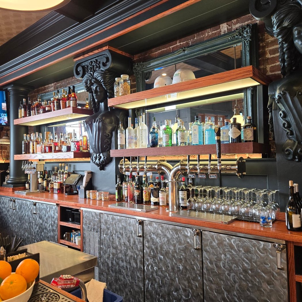 Grumpy's Restaurant & Pub 3