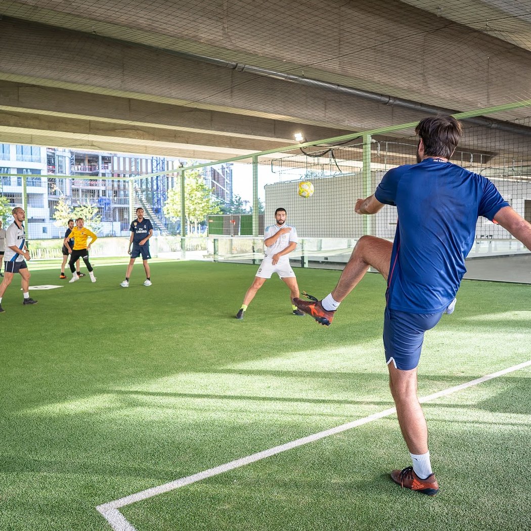 Rencontre des joueurs pour un foot5 1