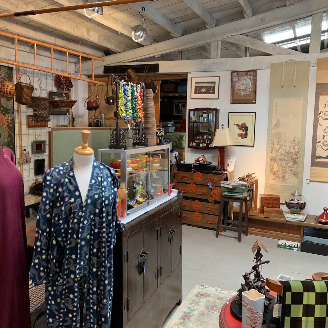 Guillermina Oriental Arts & Antiques 3
