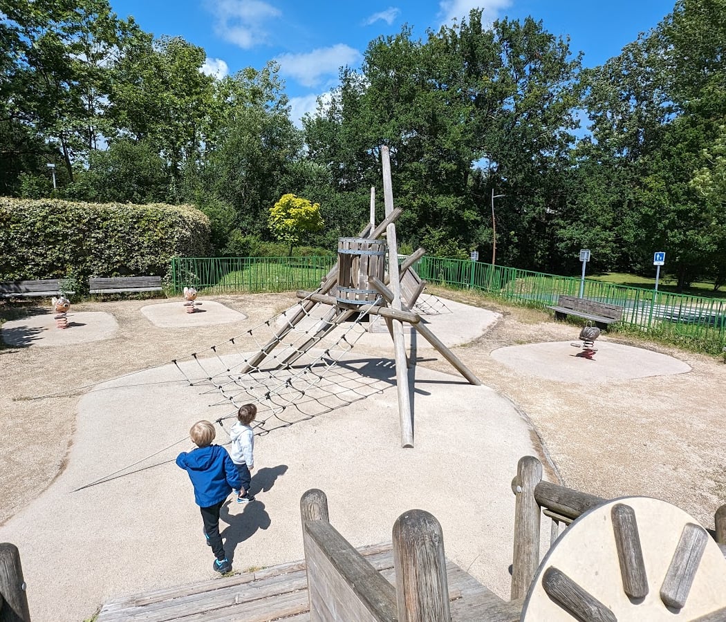 Aire de jeux pour enfants du Sequé 1