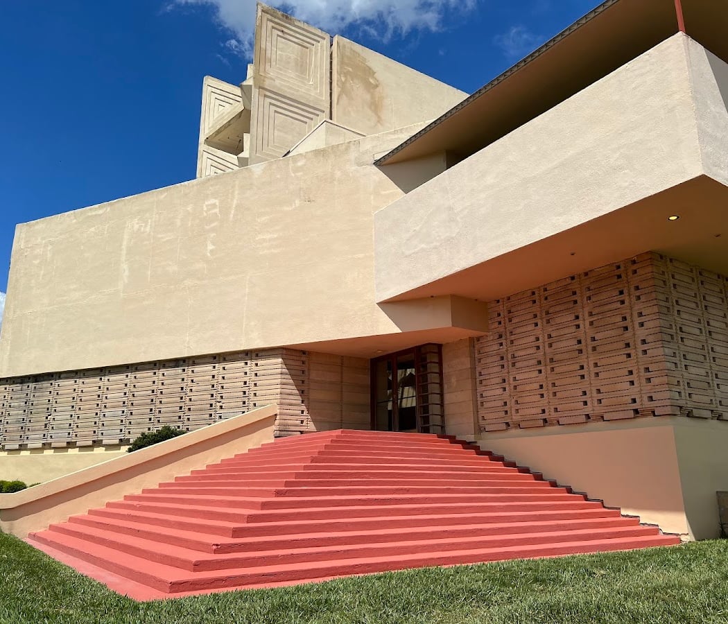 Basic Campus Tour: Frank Lloyd Wright Architecture at Florida Southern College 1