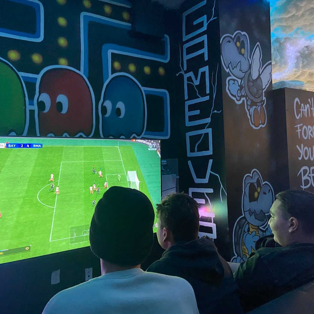 Gaming Cafe 1