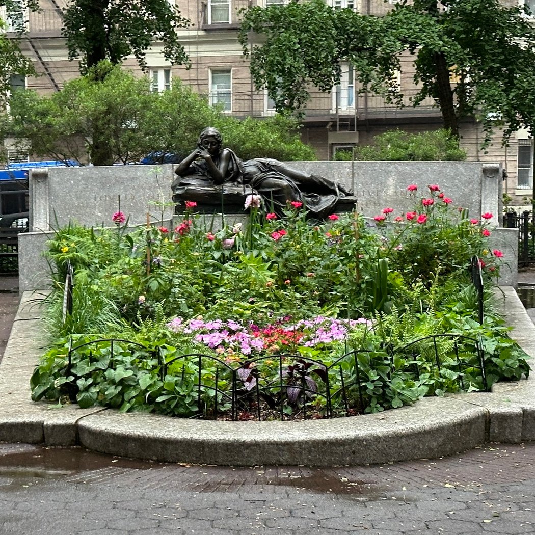 Isidor and Ida Straus Monument 2