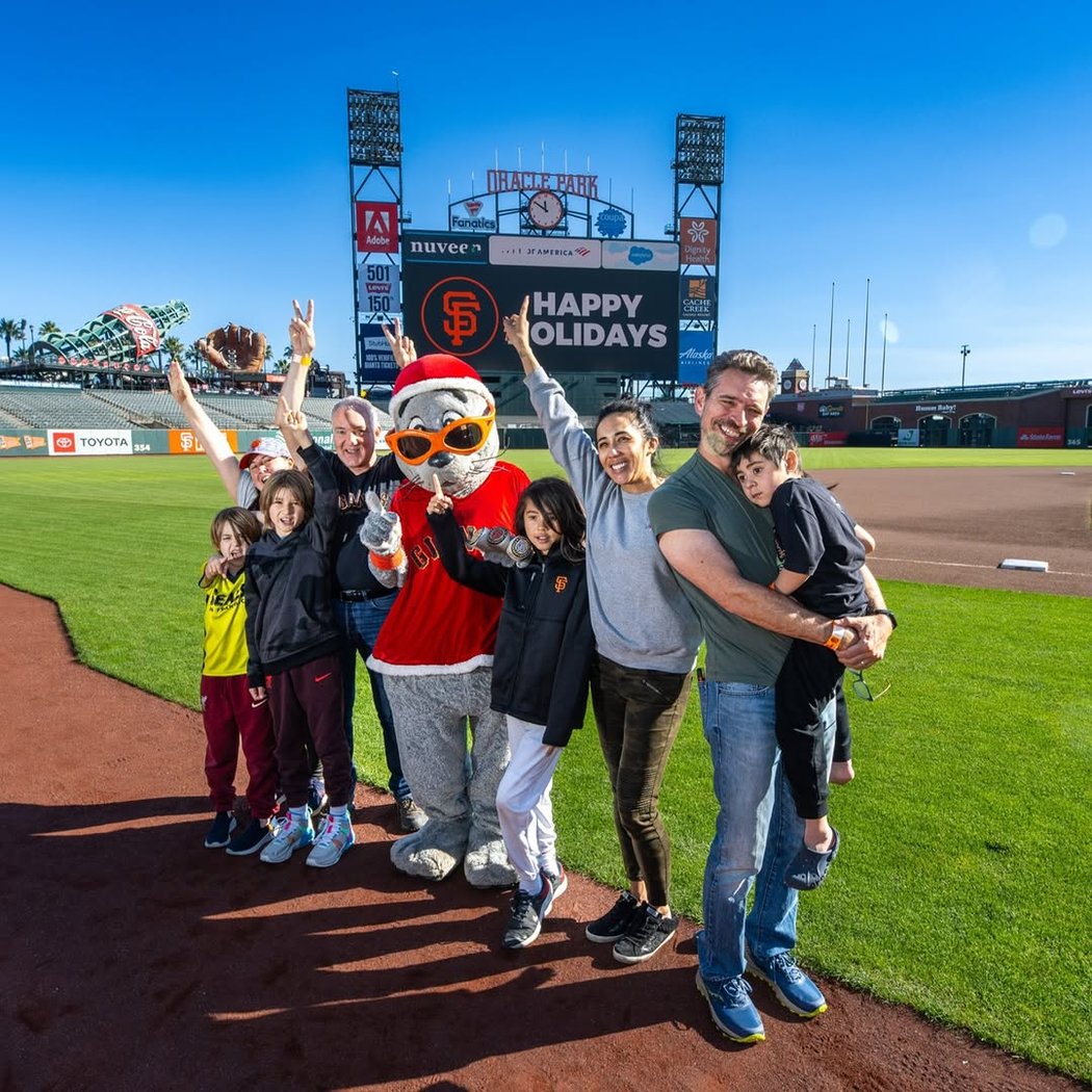 Holiday Card Photo Opportunity with Lou Seal 1