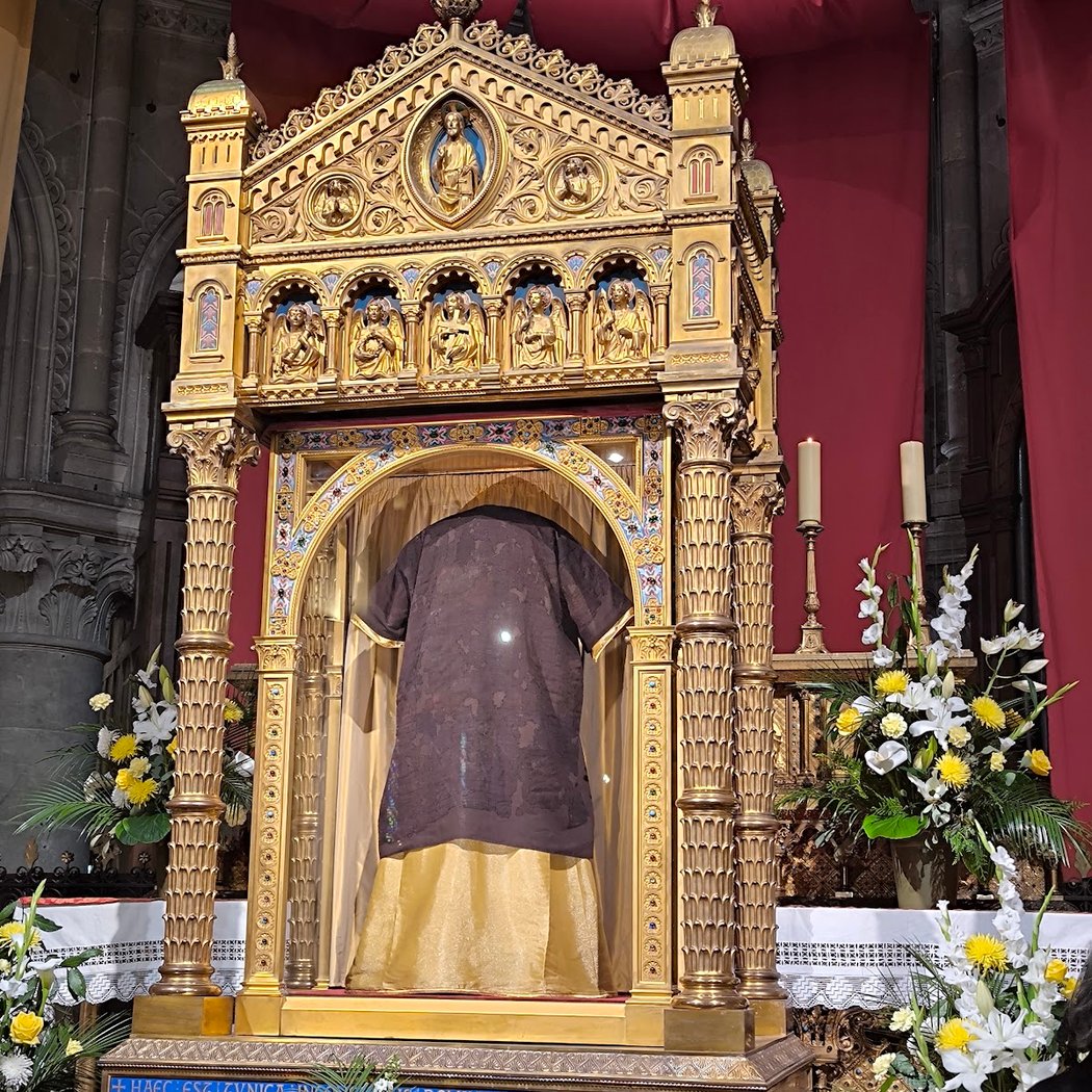 Basilique de la Sainte Tunique du Christ 1