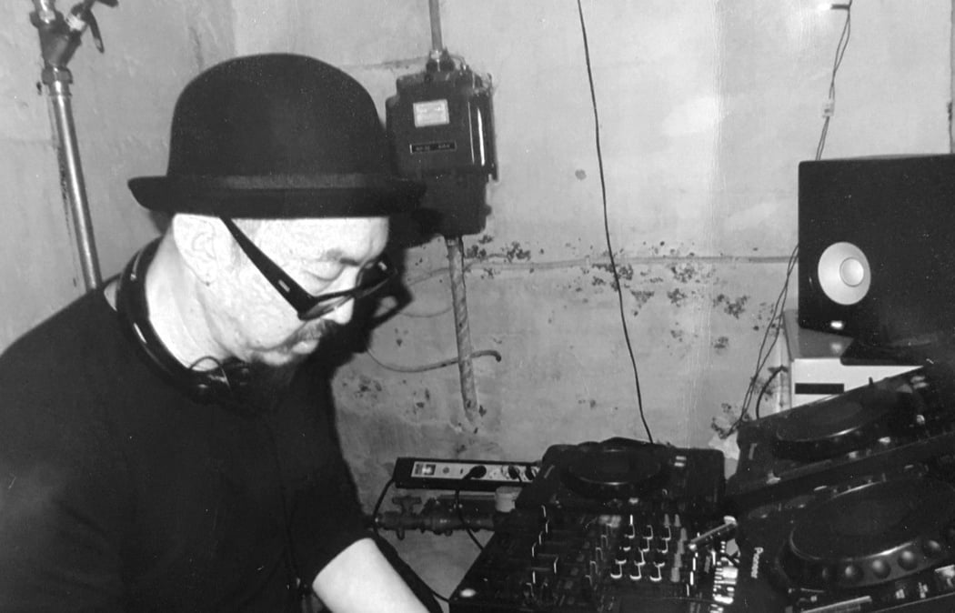 Happy Hour mit DJ ls_O_ng 1