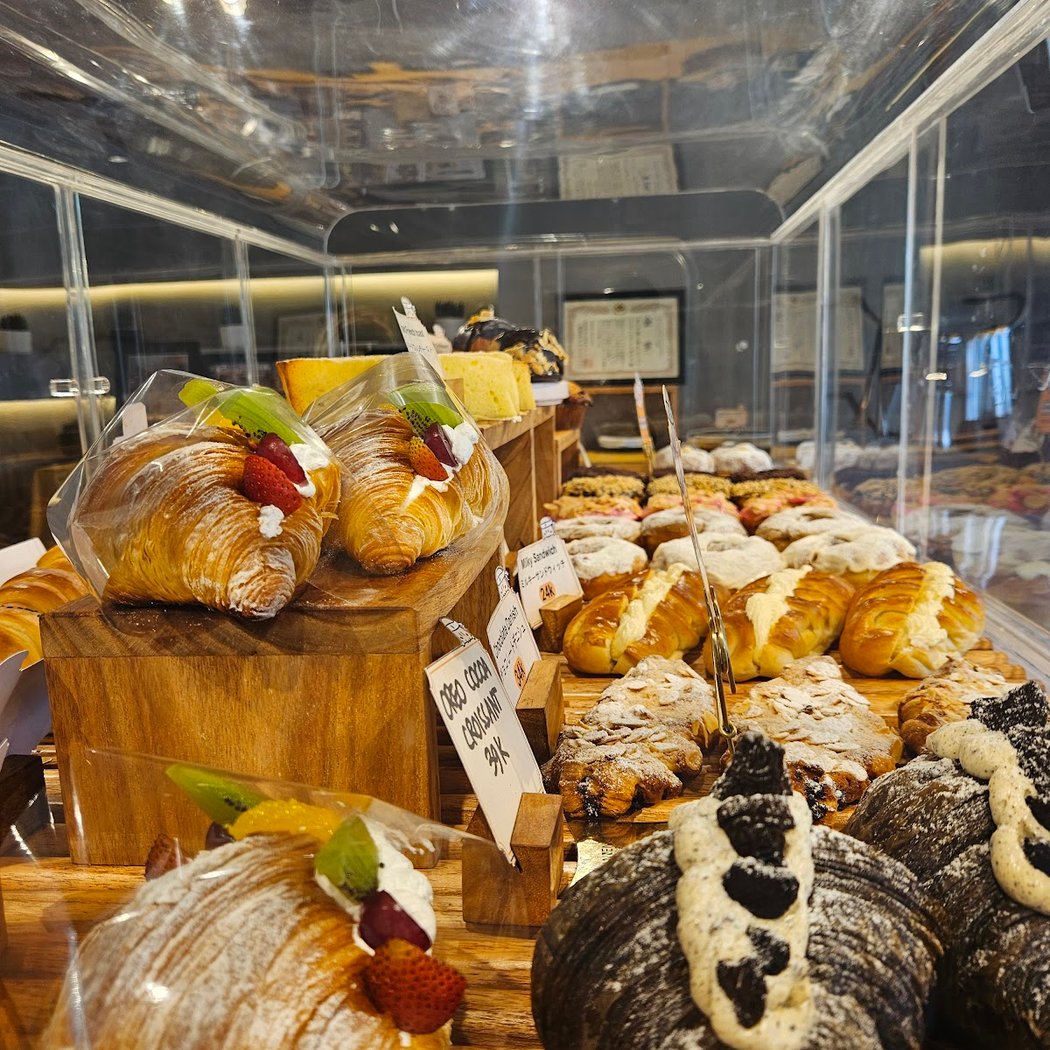 Aoyama Japanese Bakery & Cafe Berawa 3