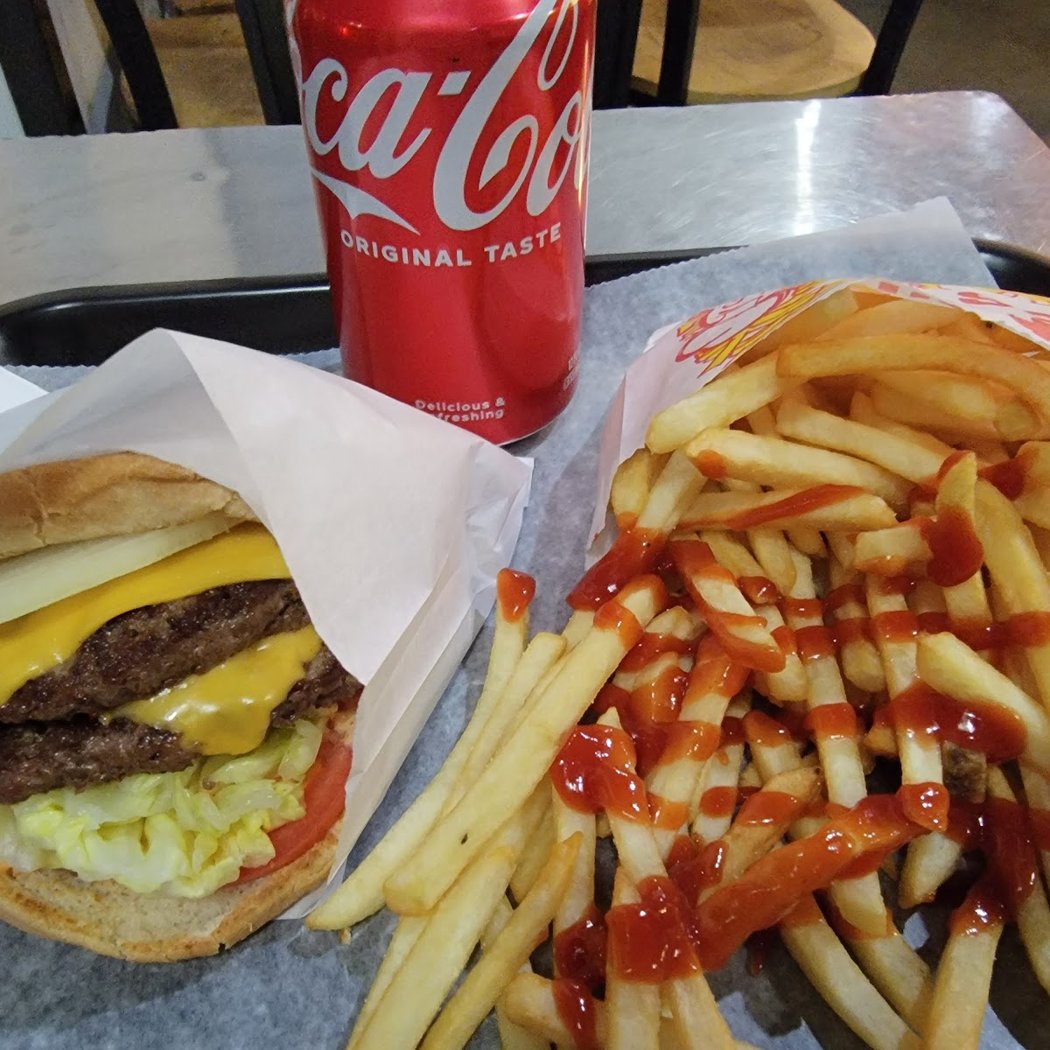 Petey's Burger 1