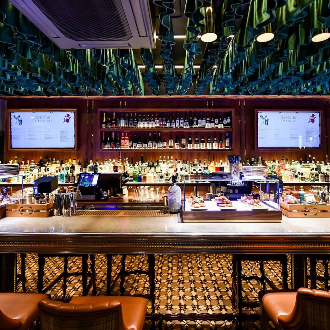 Wine and Gin Bar 2