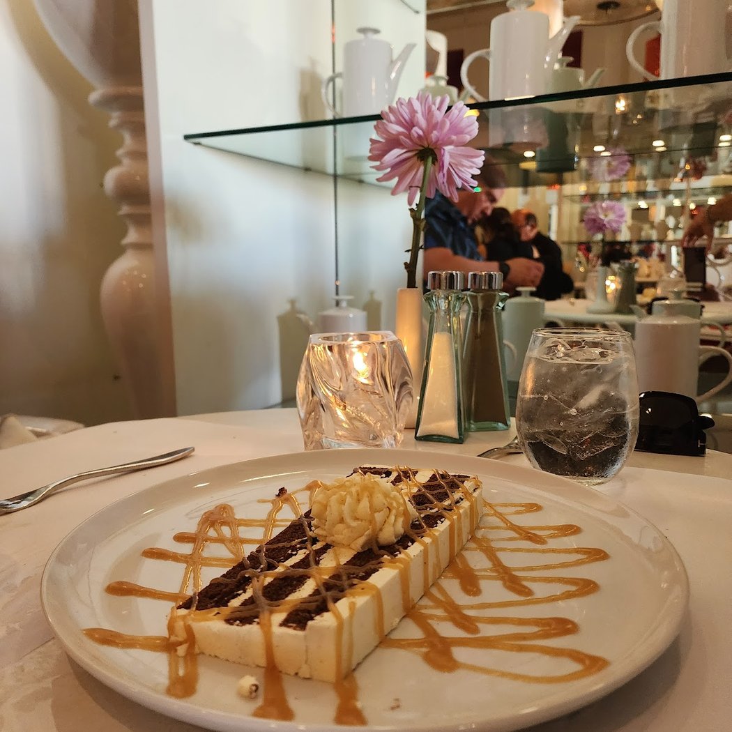 Eight4Nine Restaurant & Lounge 3
