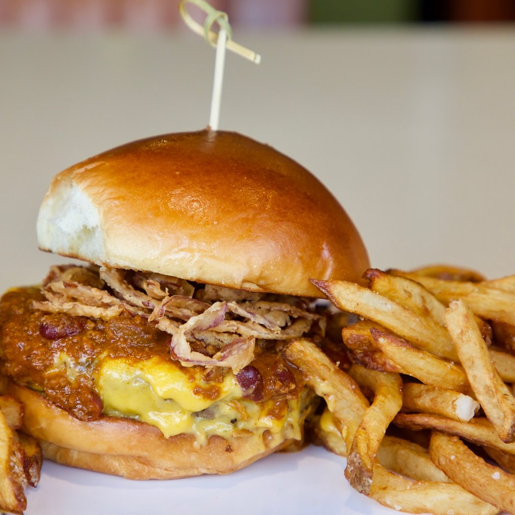 Woodzzy Bar & Restaurant 1