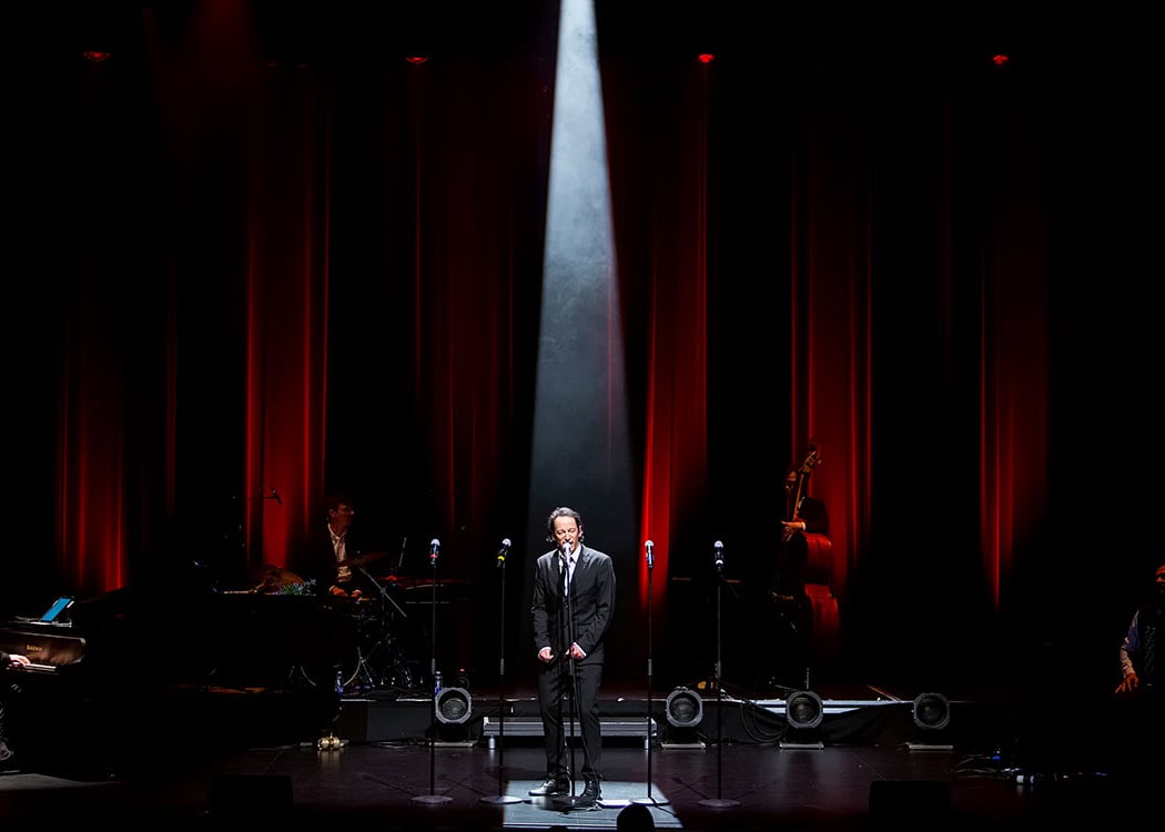 Olivier Laurent incarne Jacques Brel 1