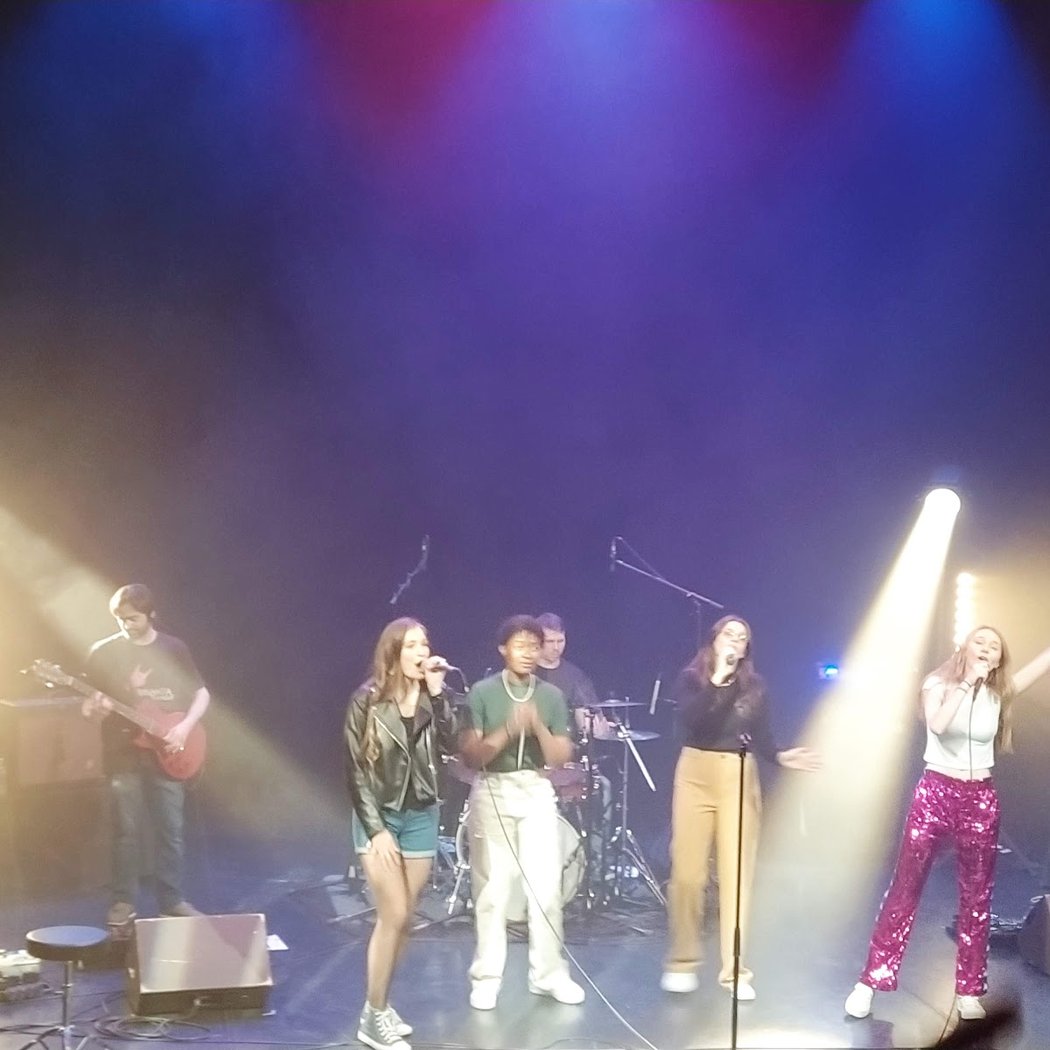 Comédie musicale par les enfants du Centre Guynemer 1