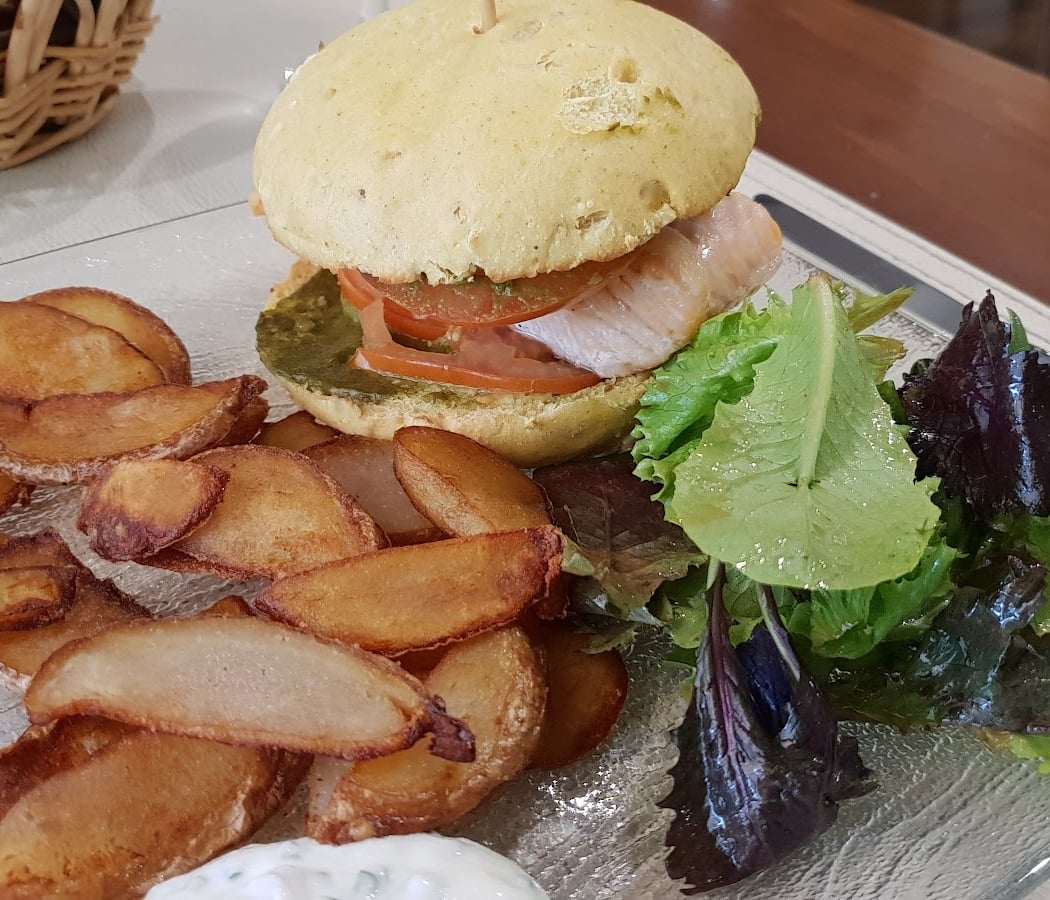 Le Drip's Bar & Restaurant 3