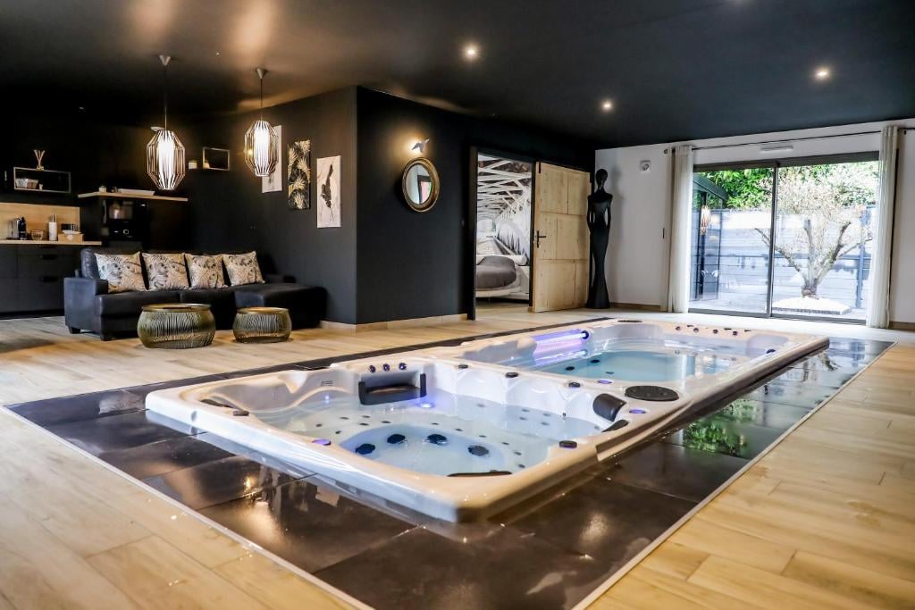 Au Domaine des Anges – Gîtes avec spa & jacuzzi à Bain-de-Bretagne 1