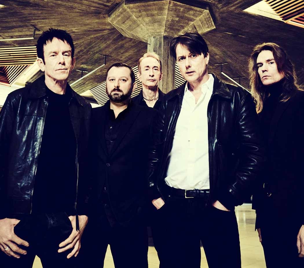 Suede en el Insólito Sevilla 1