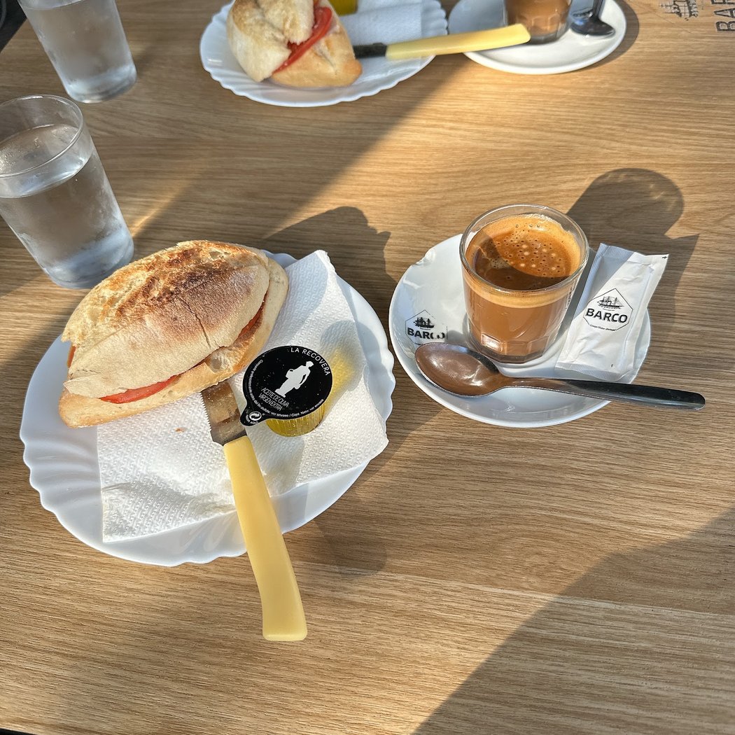 Cafeteria Llanes 3
