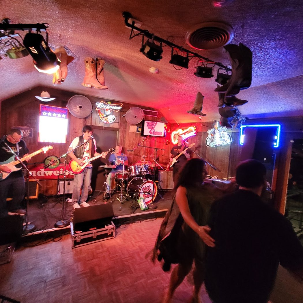 Clayton Club Saloon 3