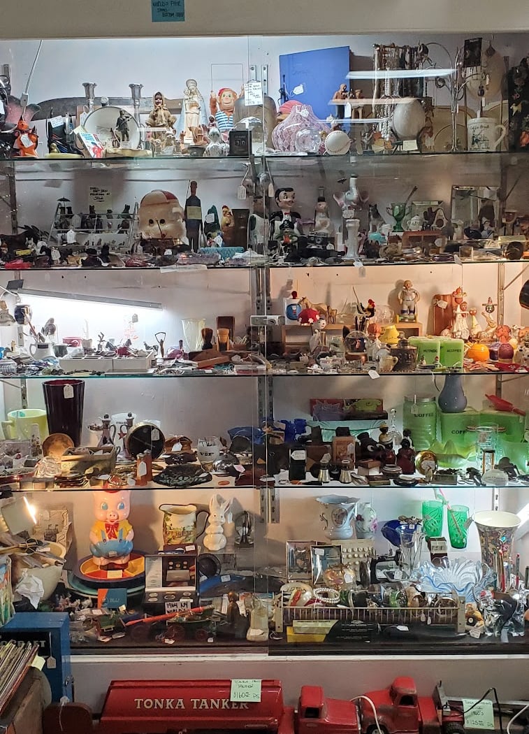 Annex Antiques Center 3