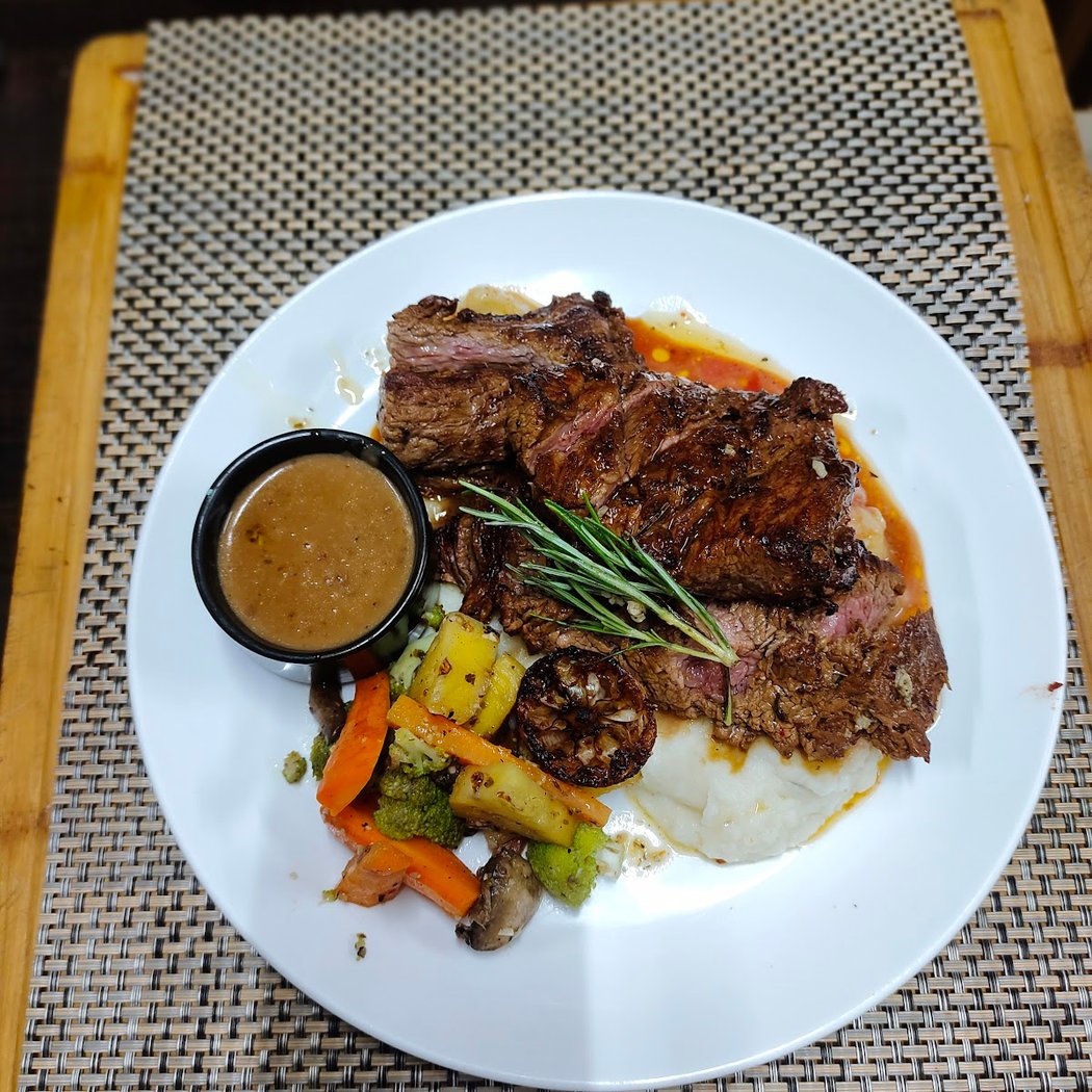 Ninan's Steakhouse 3