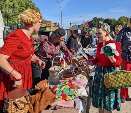 ANTIK & DESIGN FLOHMARKT Trabrennbahn KARLSHORST 1