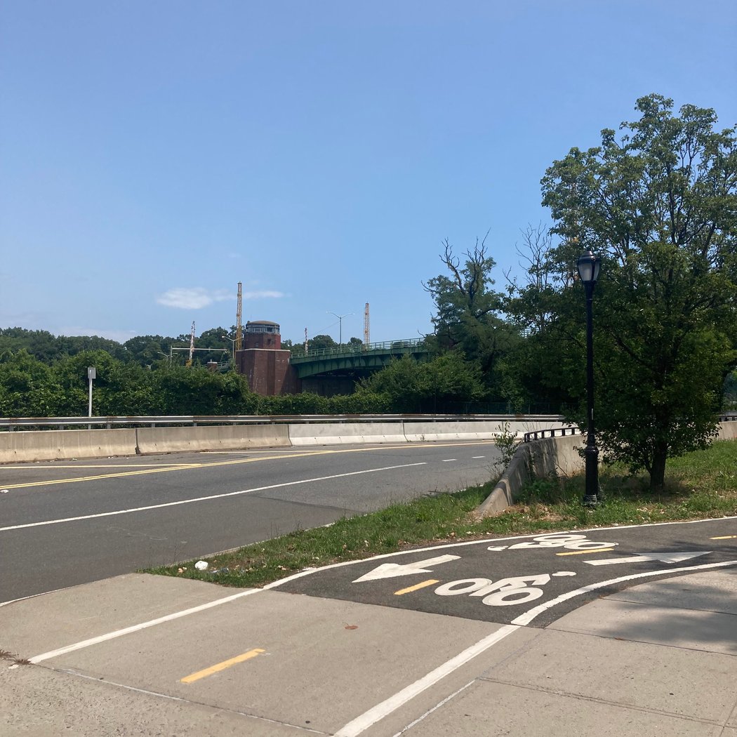 Hutchinson River Greenway Entrance 2
