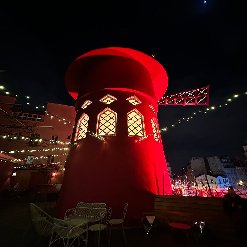 Ciné en plein air de la Machine du Moulin Rouge 4