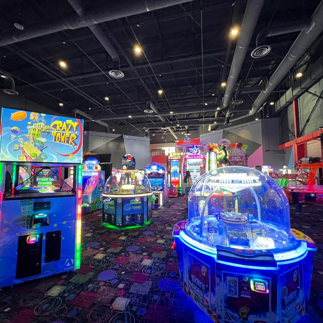 Round1 Bowling & Arcade Sunvalley Shopping Center 3