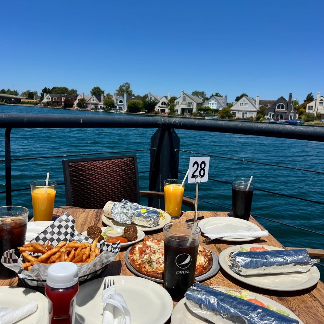 Waterfront Pizza 3