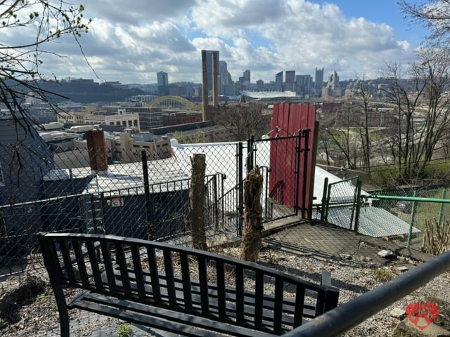 Troy Hill Four-Stair Loop 1