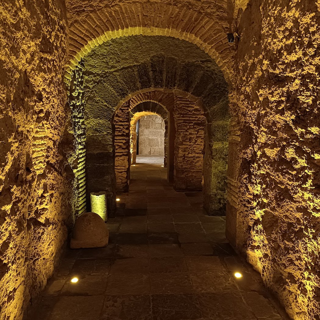 Yacimiento Cueva del Pájaro Azul • Puerto Militar de Gadir siglo III a.C. 2