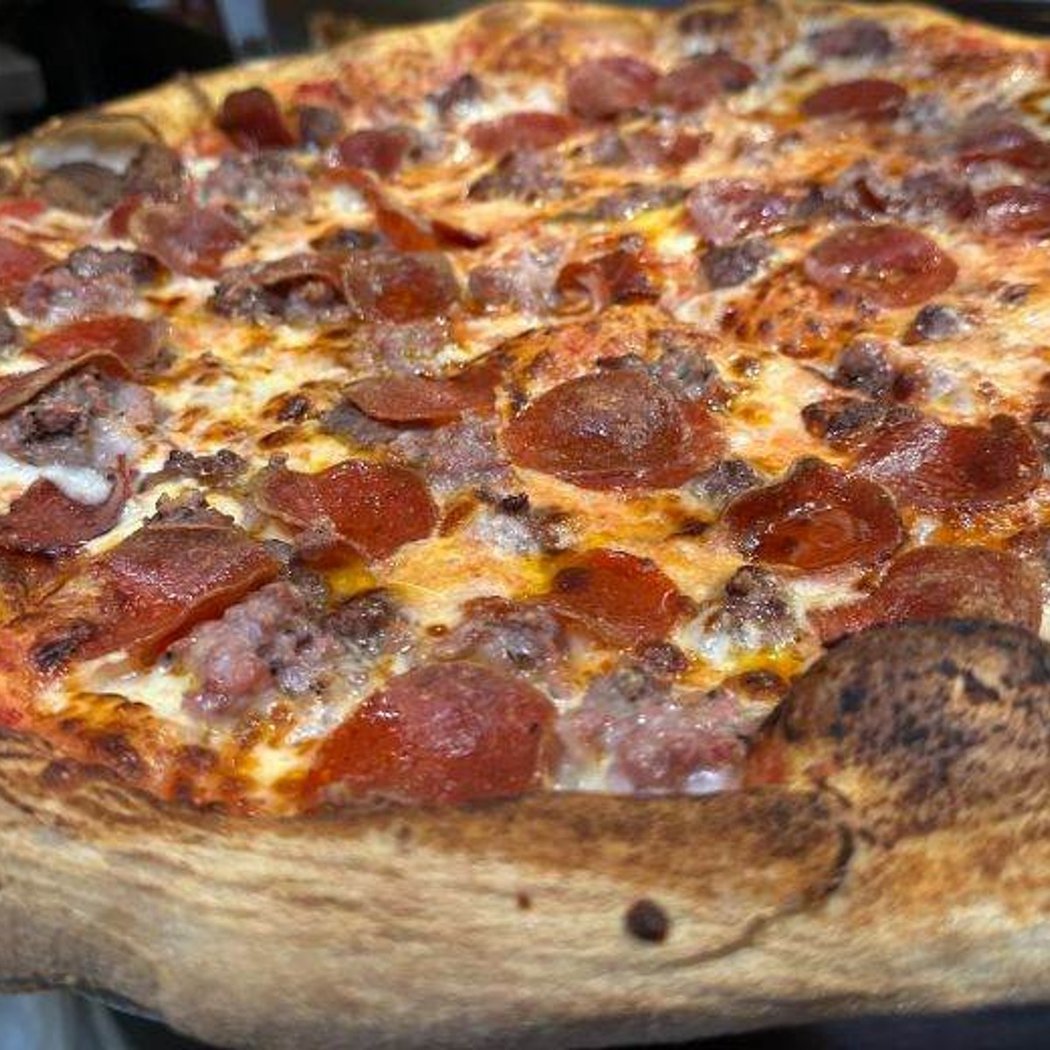 Ernesto's Pizza 1
