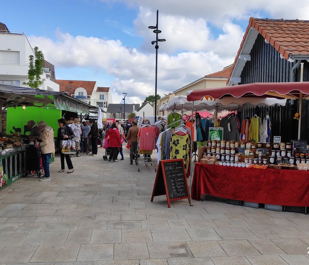Marché du Bourg St Sébastien/Loire 1
