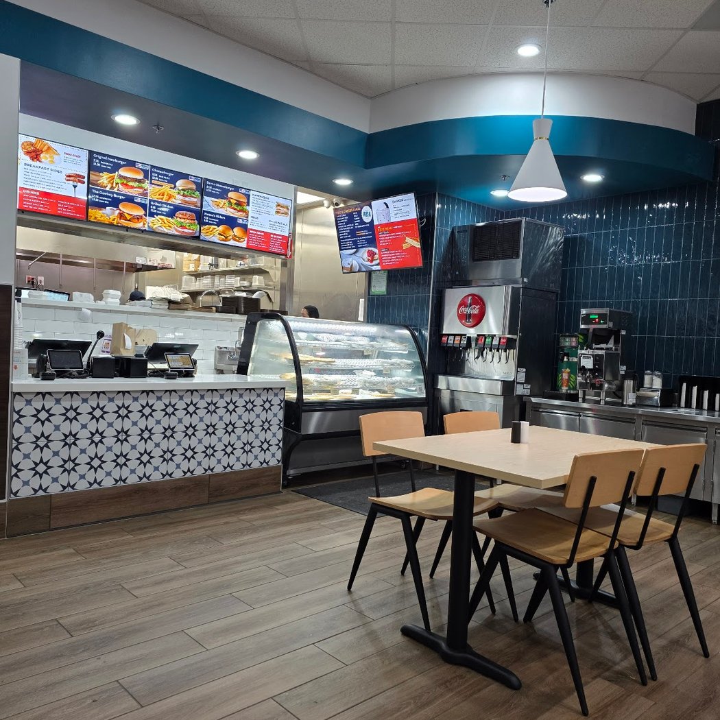 Nation’s Giant Hamburgers and Great Pies 3