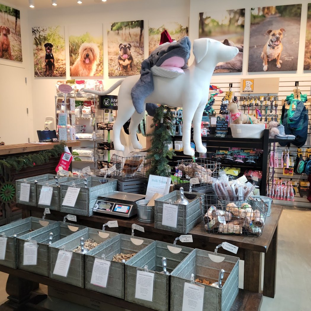 Milo & Friends Pet Boutique 3