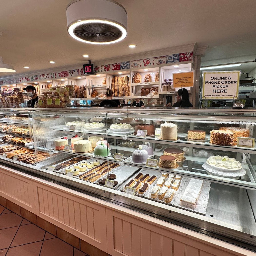 Gayle’s Bakery: Pre-Order Thanksgiving 4