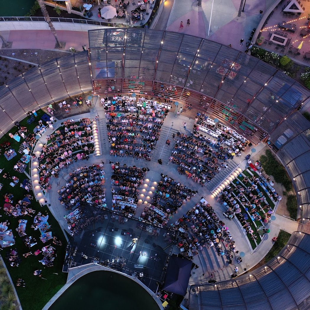 Dos Lagos Amphitheater 1