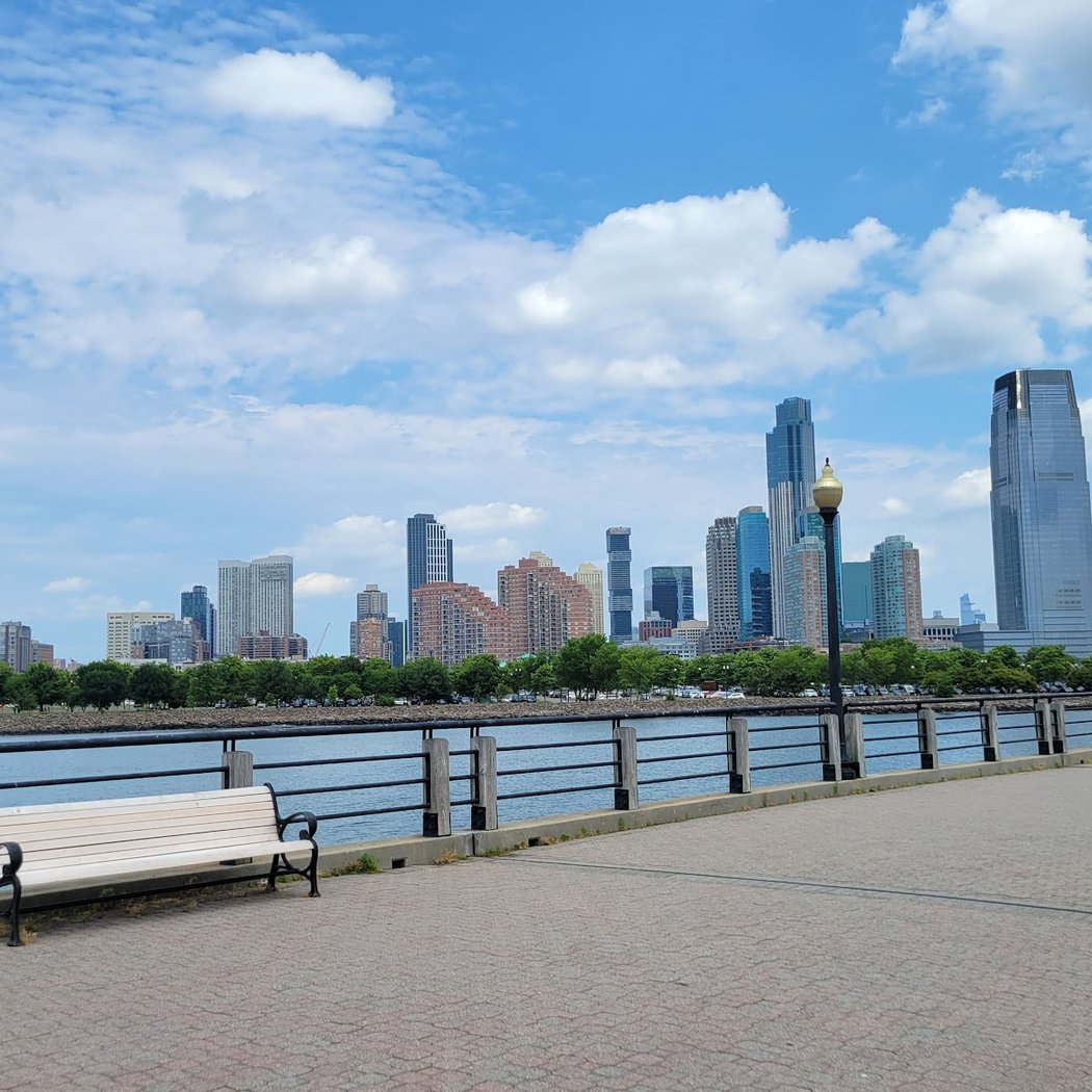 Hudson River Waterfront Walkway 2