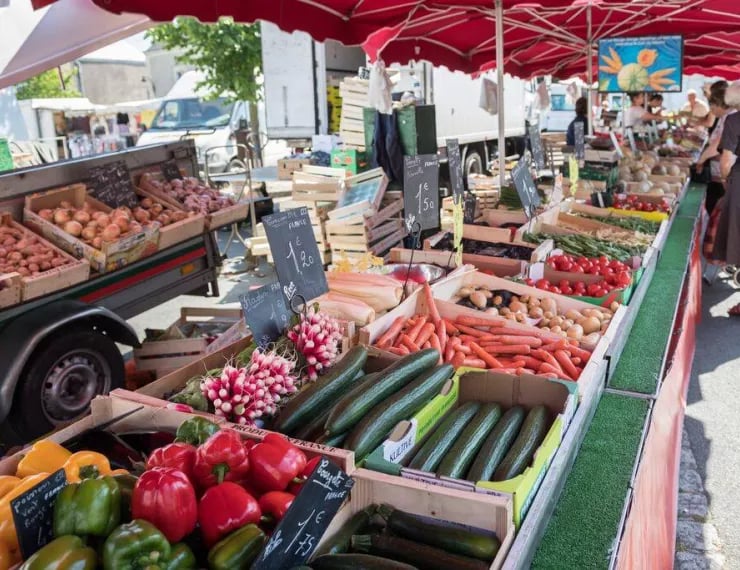 Marché hebdomadaire de Gesté 1