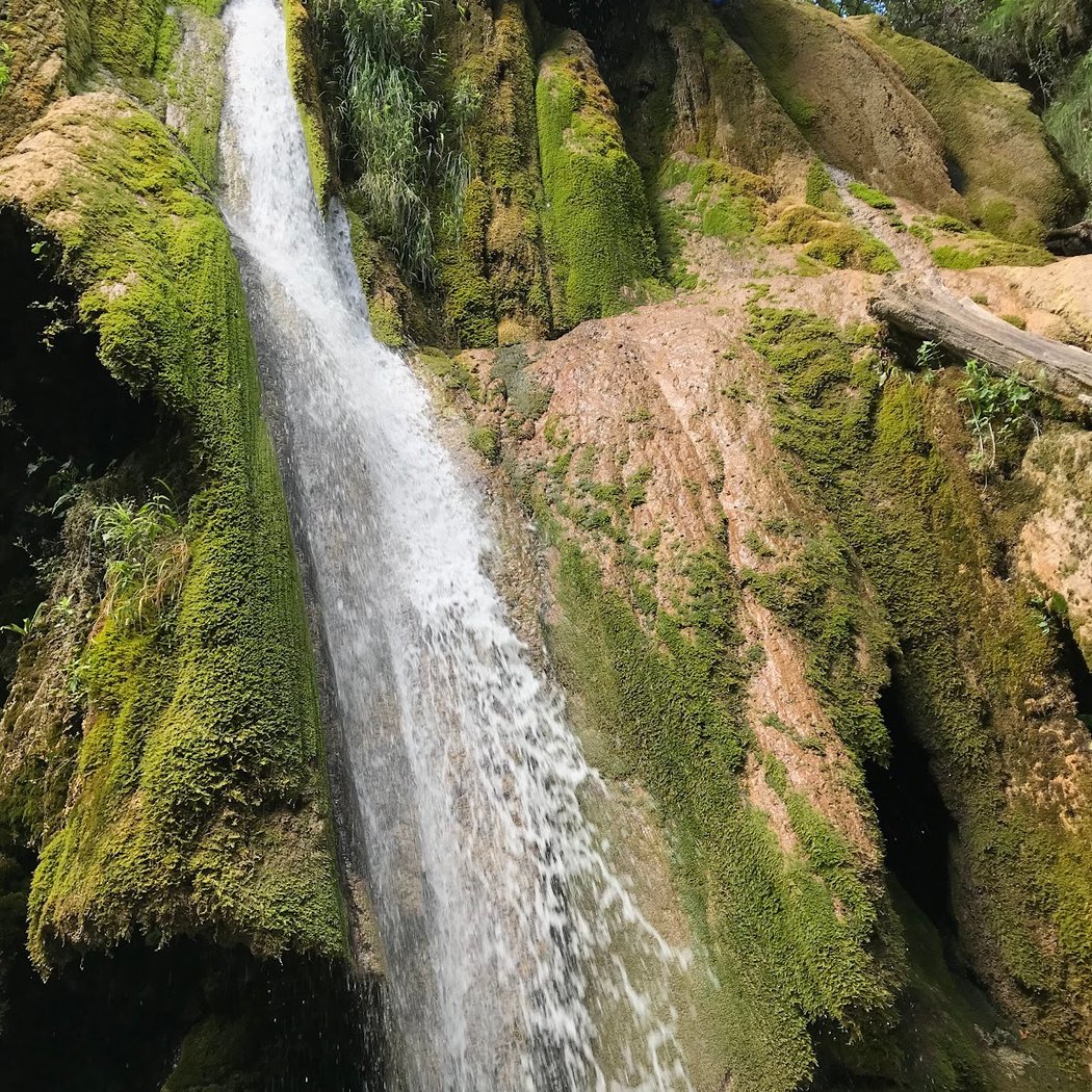 Cascade de Claire Fontaine 3
