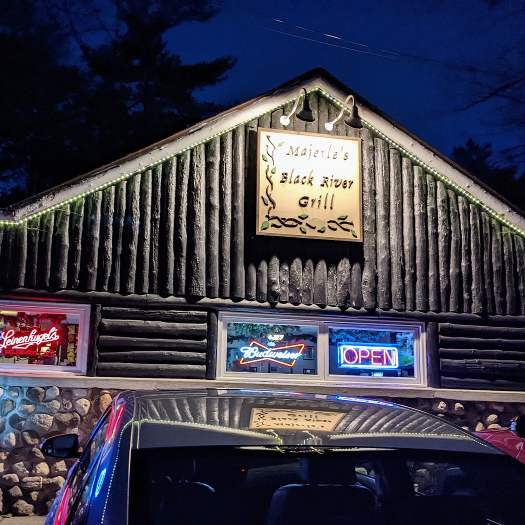 Majerle's Black River Grill 2