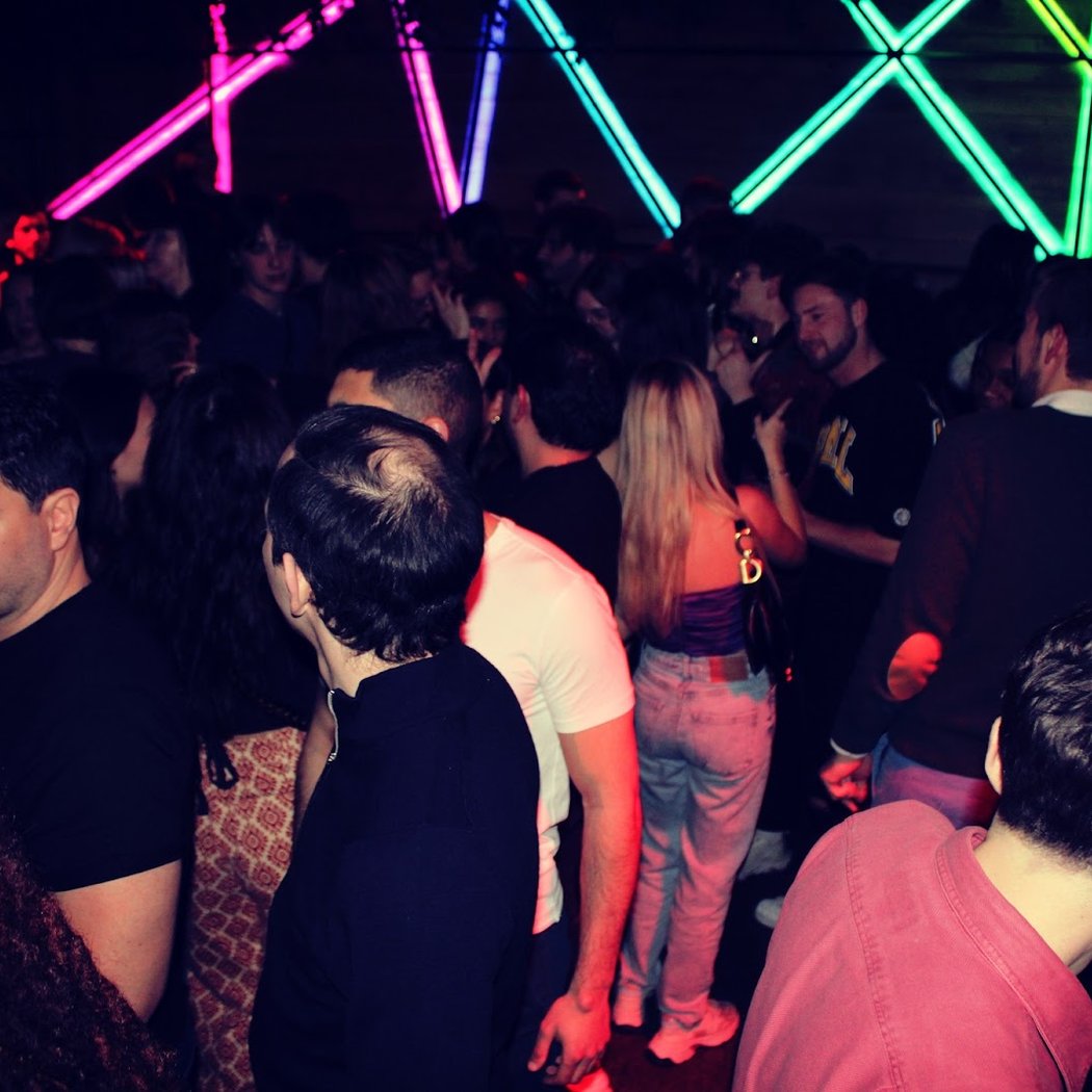Riviera Bar Crawl Tours Paris 3